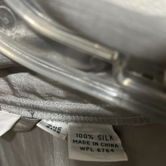 CHRISTIAN DIOR-ELEGANT/LT SILVER GREY SILK ROBE W/MATCHING BELT - Picture 6 of 13